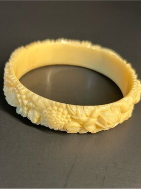 Vintage Carved Floral Cream Celluloid Bangle Bracelet